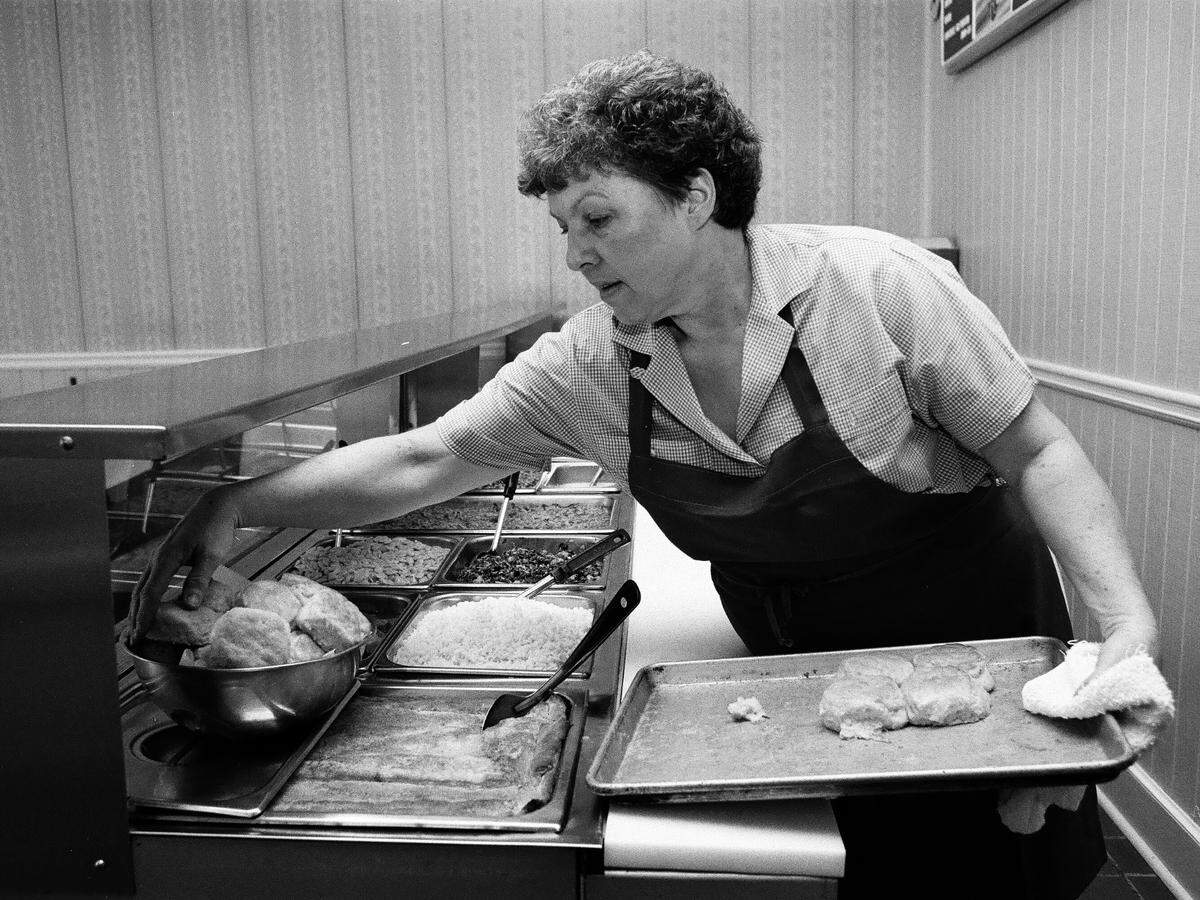 Minnie Hanneman is shown working at Minnie’s Uptown Restaurant in this 1991 Ledger-Enquirer file photo. 07/11/1991