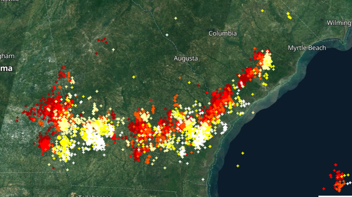 Lightning strikes from western Alabama to the Georgia coast on August 6. Screenshot from Blitzortung real time lightning track. The color represents the age from now (white) to past (dark red) in 20-minute time ranges. Screenshot taken at 9:45 pm EST. http://blitzortung.org/