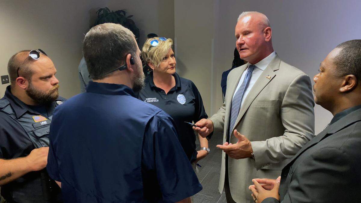 Stoney Mathis, second from right, speaks with law enforcement officers Monday morning. 05/08/2023