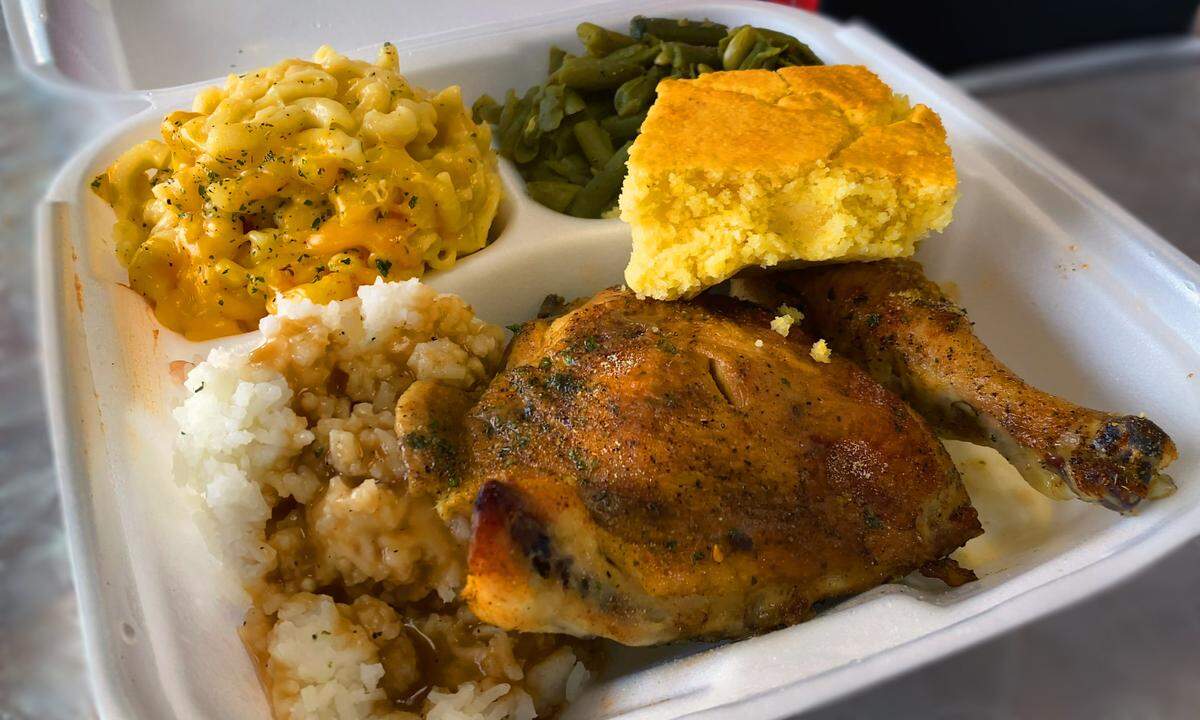 Fat Momma Lucy’s offers a variety of options for lunch, including baked chicken, smackin cheese, green beans, and corn bread. 07/22/2024