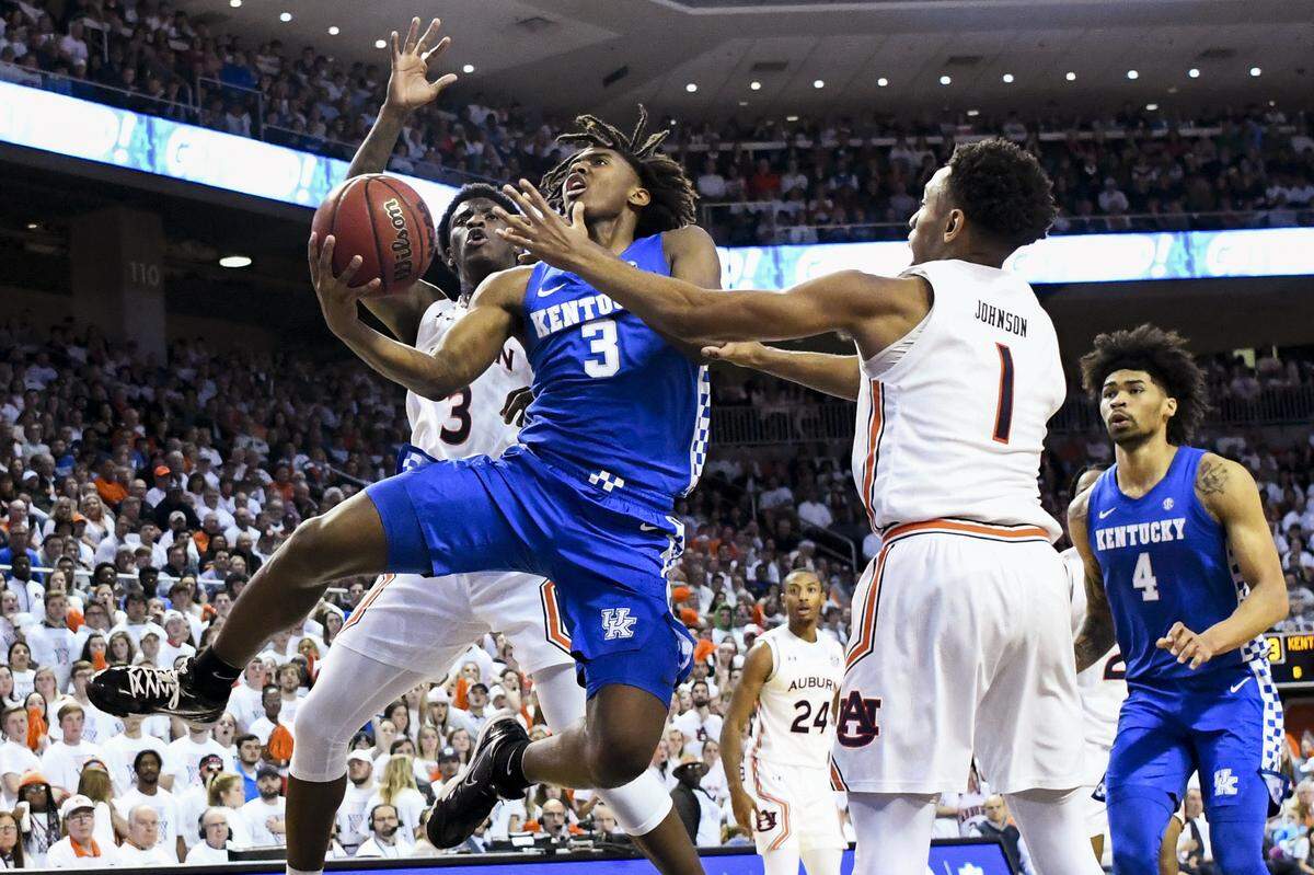 Kentucky guard Tyrese Maxey (3) shot between Auburn forward Danjel Purifoy (3) and guard Jamal Johnson (1) during UK’s 75-66 loss to the Tigers on Feb. 1. Maxey finished with 22 points in the game.