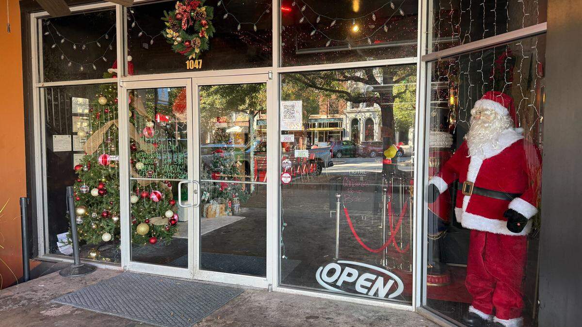 Up at Smoke announced on Facebook they have turned the former Smoke Bourbon and BBQ restaurant into a pop-up, Christmas-themed bar. This is a photo of the exterior.