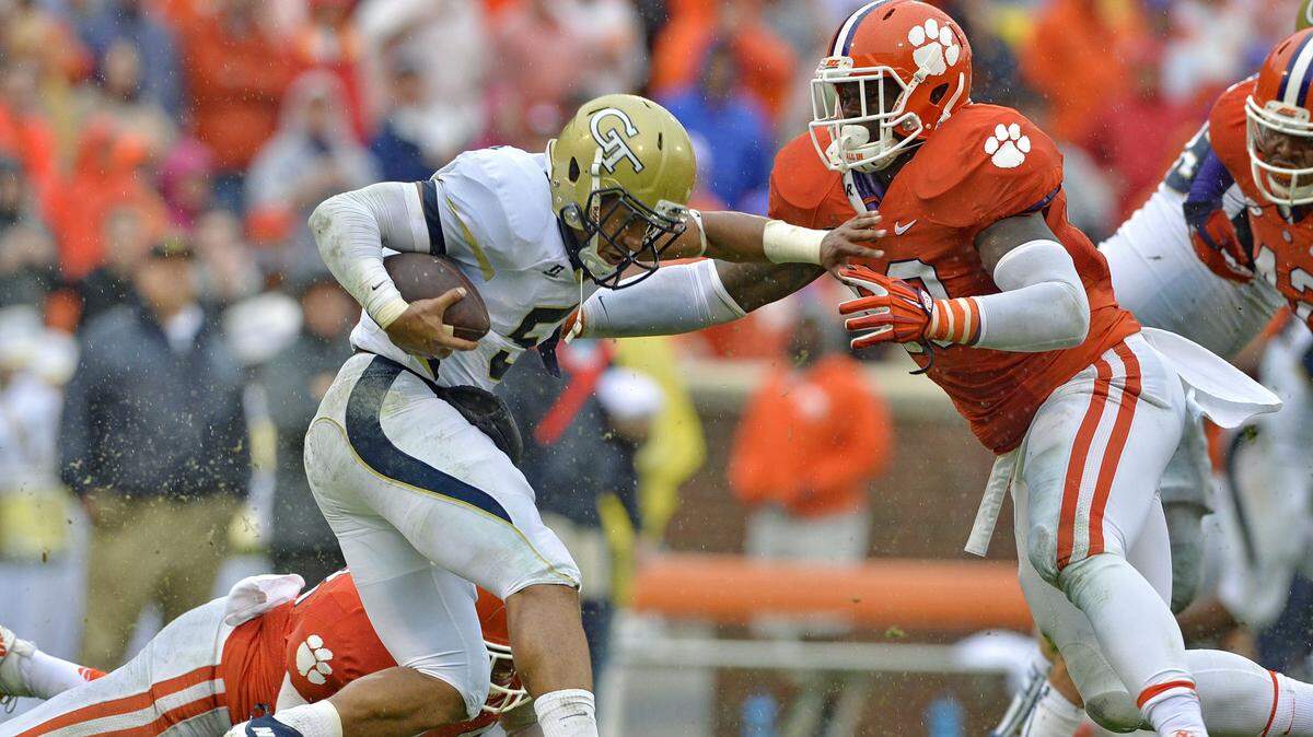 RICHARD SHIRO/Associated PressGeorgia Tech quarterback Justin Thomas is sacked by Clemson's Shaq Lawson during the first half Oct. 10 in Clemson, S.C.
