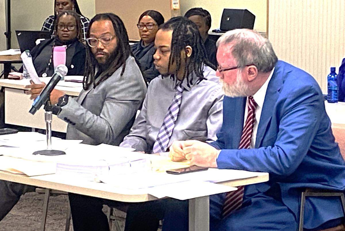 Deante Caruthers, center, sits between law partners William Kendrick and Mark Shelnutt during jury selection for Caruthers’ murder trial.