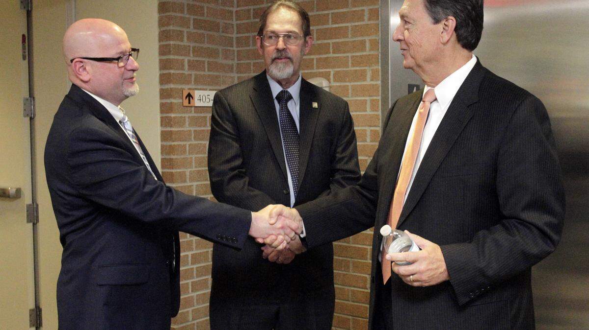ROBIN TRIMARCHI rtrimarchi@ledger-enquirer.com 
 U.S. Rep. Lynn Westmoreland, right, and Columbus State University President Chris Markwood shake hands after the congressman toured the TSYS School of Computer Science with department chairman Wayne Summers, center, Wednesday. Westmoreland sits on the House Permanent Select Committee on Intelligence, and chairs the Subcommittee of the NSA and Cybersecurity. In 2015, TSYS gifted $2.5 million to CSU to establish the TSYS Cybersecurity Center Financial Services. Westmoreland encouraged computer science students to pursue careers in cybersecurity. 01.20.16