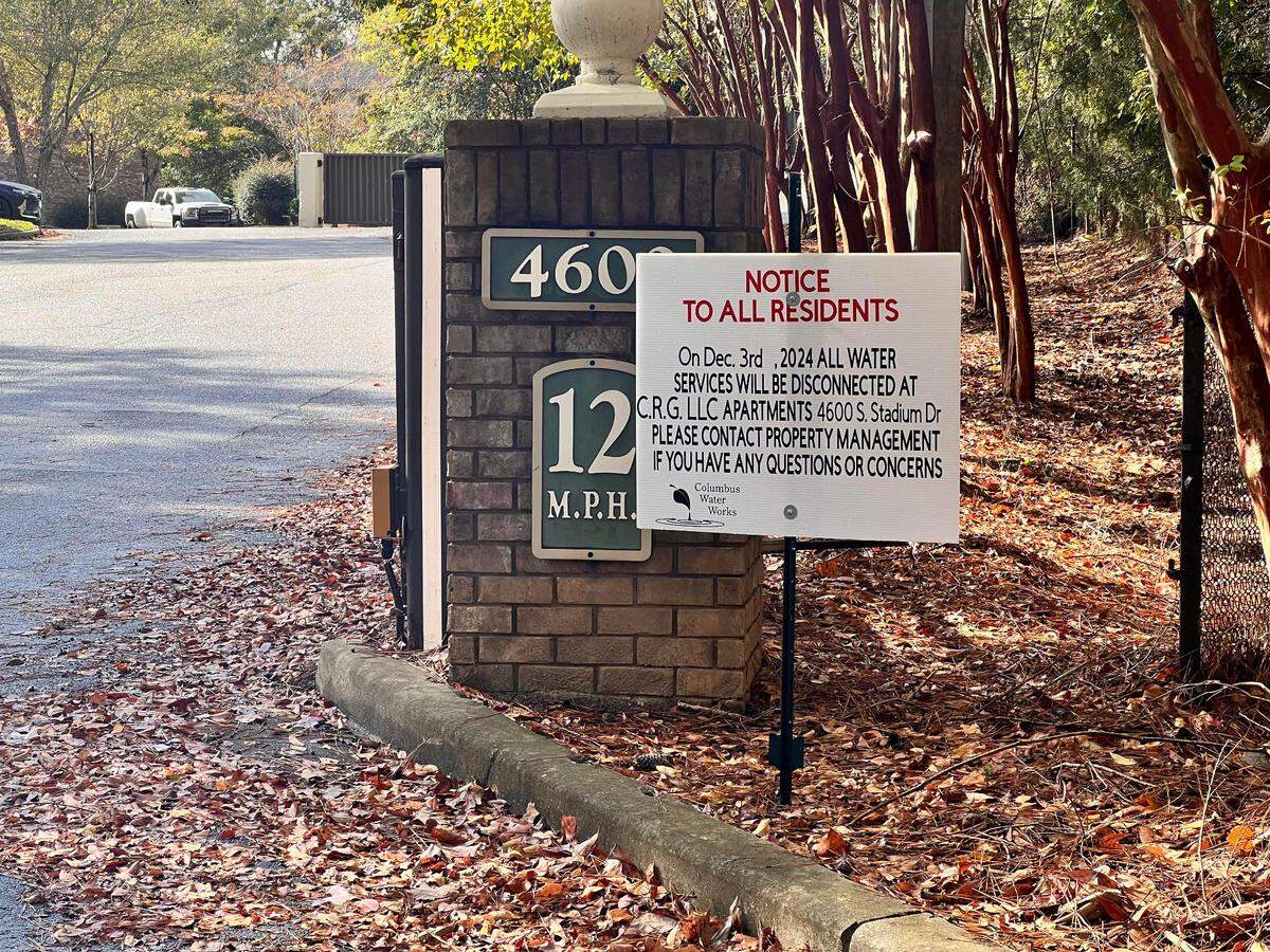 Tenants at the Links of Maple Ridge face their water being disconnected despite paying for their utilities each month with their rent.