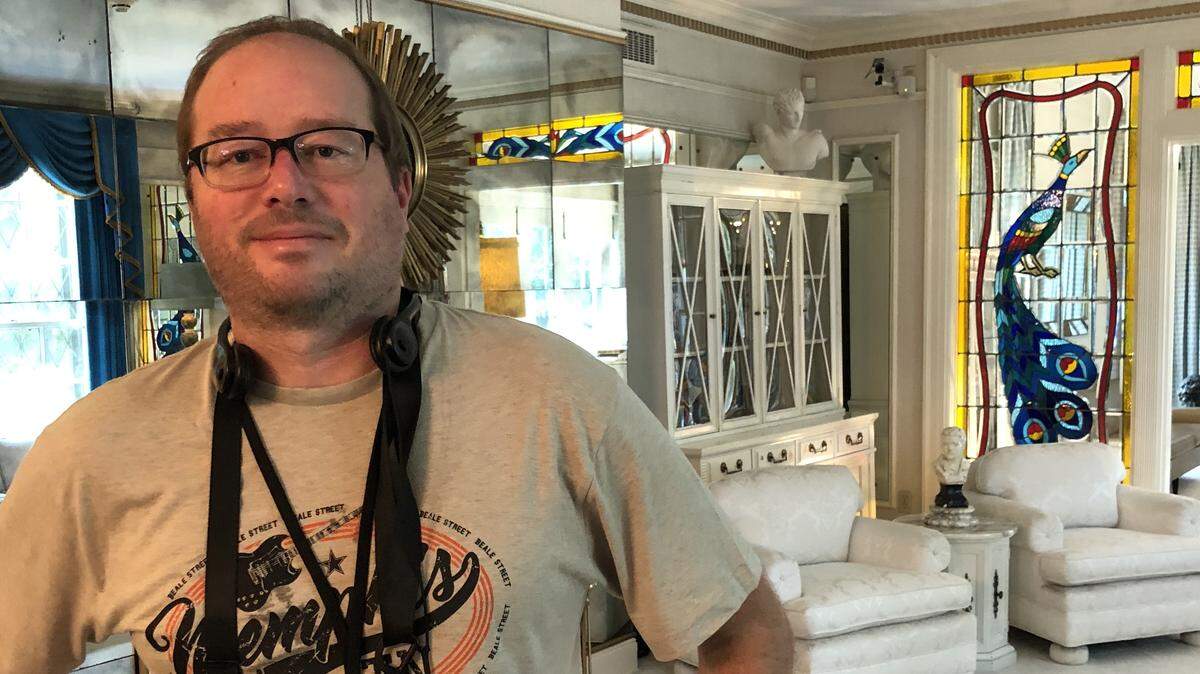 Chris Johnson in Elvis Presley’s living room at Graceland in Memphis, Tenn.