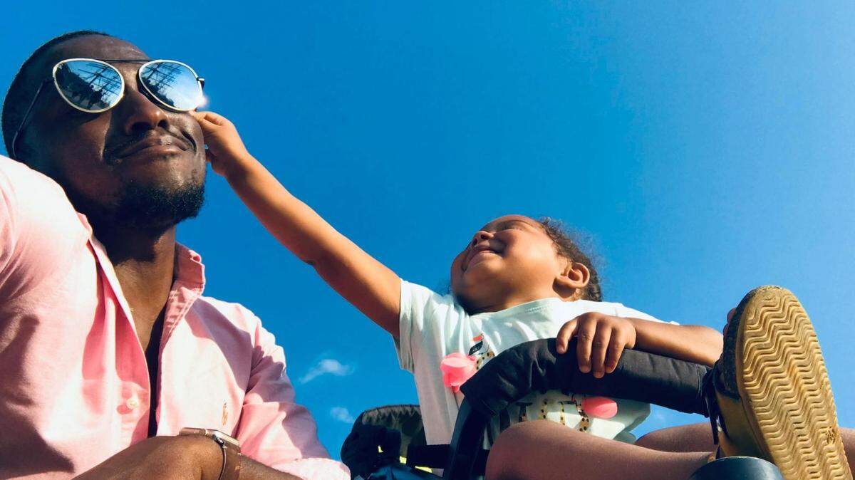  https://www.pexels.com/photo/a-child-touching-father-s-face-1471843/