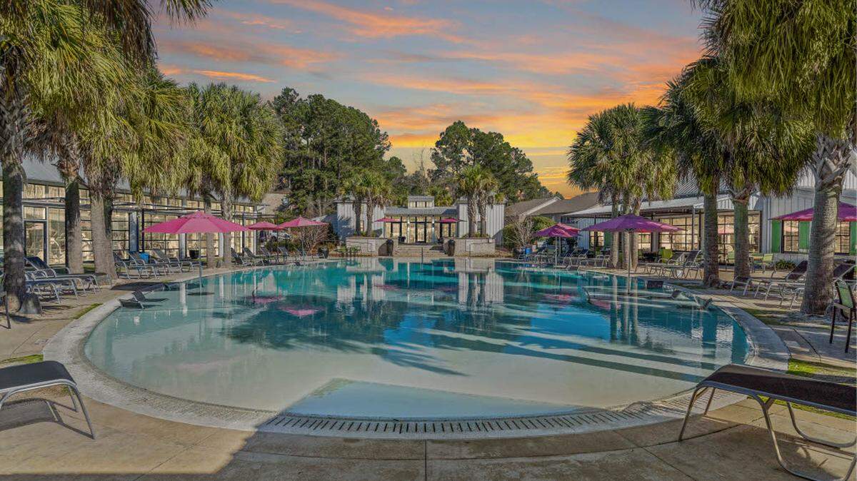 The Palms apartment community has been sold to a Canadian investor.