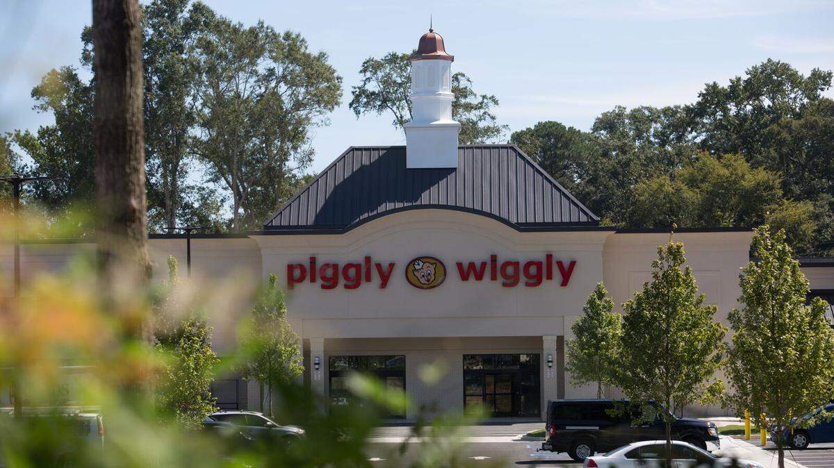 The front of the new Piggly Wiggly supermarket at 2424 Woodruff Farm Road in Columbus as seen in 2015.