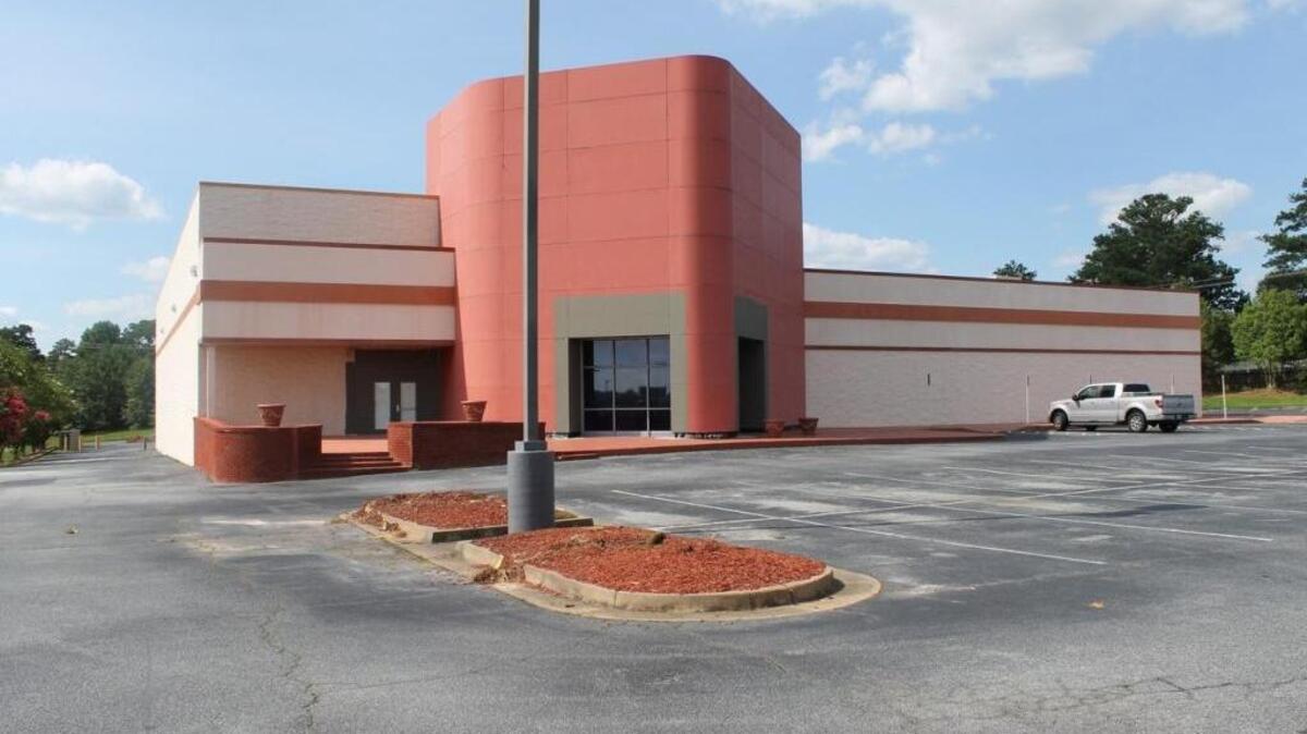The former home of electronics retailer Circuit City, which later was converted to Kingdom Metropolitan Worship Centre, is now returning to retail use at 3001 Airport Thruway in Columbus.