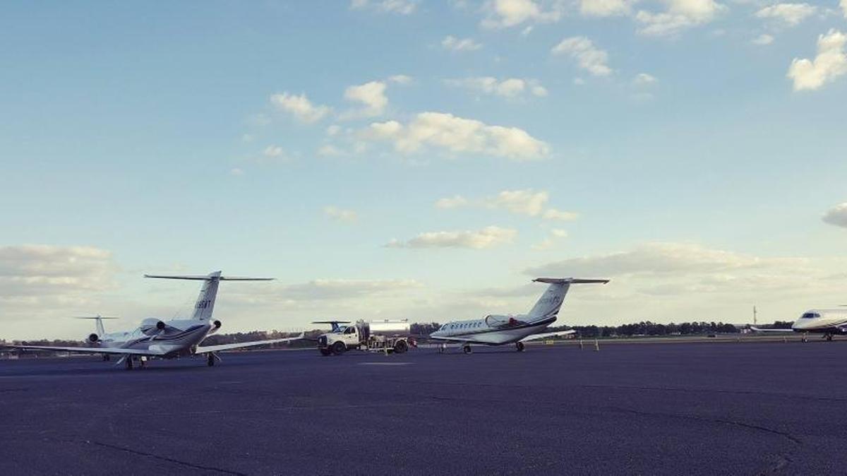 Delta Connection, a feeder service for Delta Air Lines, offers four flight arrivals and departures each day between Columbus and Hartsfield-Jackson Atlanta International Airport. --