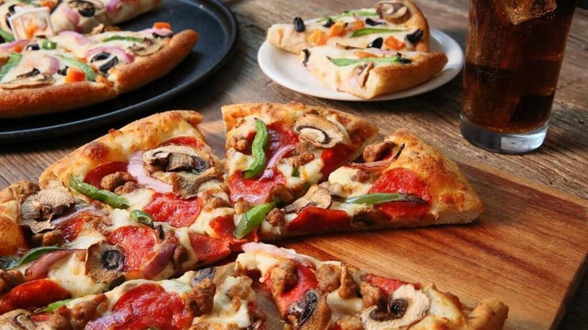 Pizza Hut, which is reportedly in an expansion mode nationwide, has closed a Columbus dine-in restaurant and opened a carryout and delivery store nearby. --