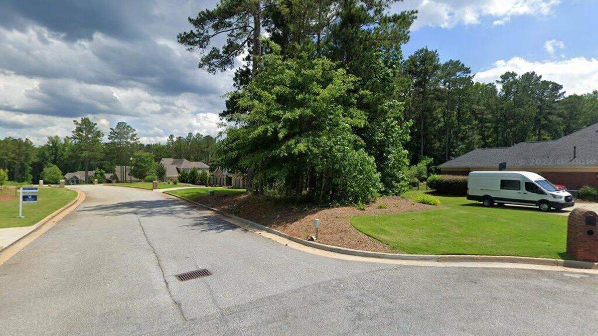 House on 8000 block of Wellington trce.