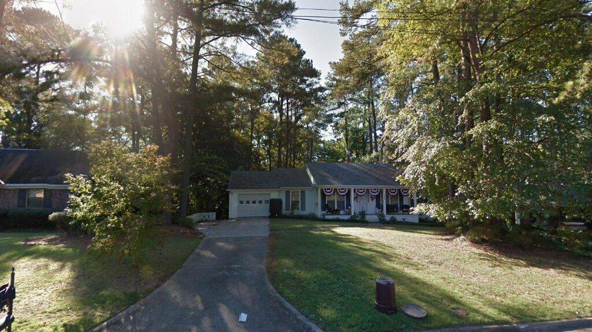 House on 5900 block of Saint Leonards Court
