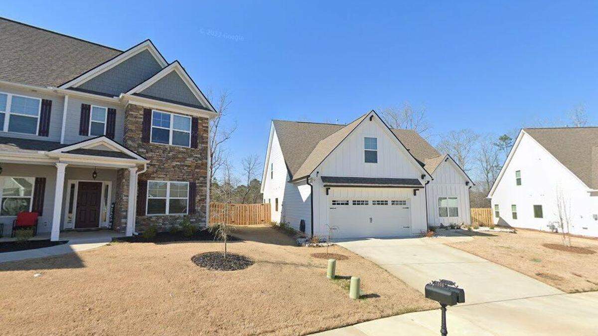 House on 7500 block of Mockernut Way