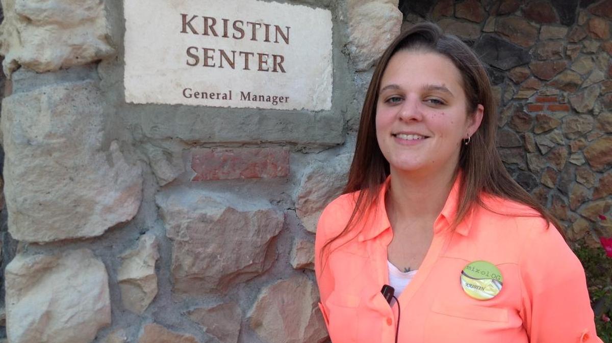 Kristin Senter, who grew up in east Tennessee, started out as an Olive Garden hostess in 1999, and now she’s a general manager in Columbus hungry for even more leadership experience. --