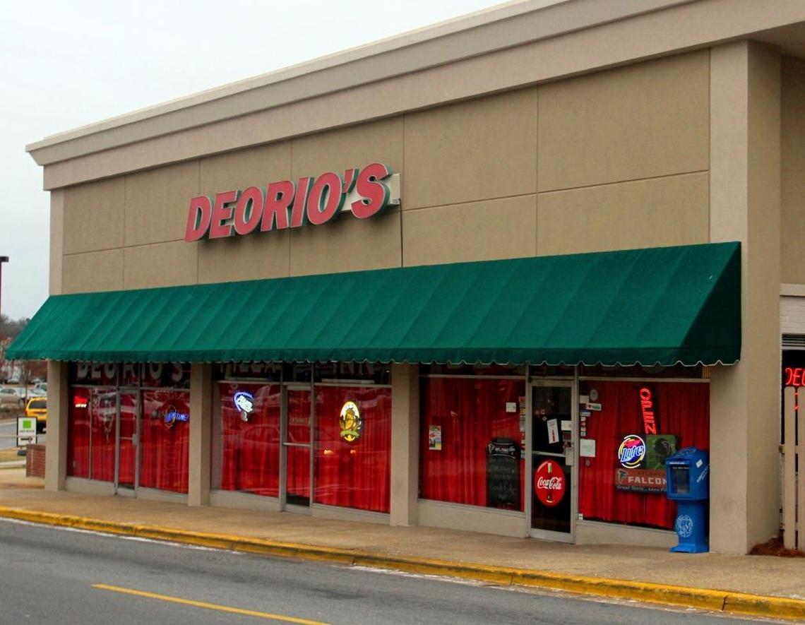Deorio’s, a longtime pizza and Italian dish restaurant Cross Country Plaza on Macon Road, has closed in 2017