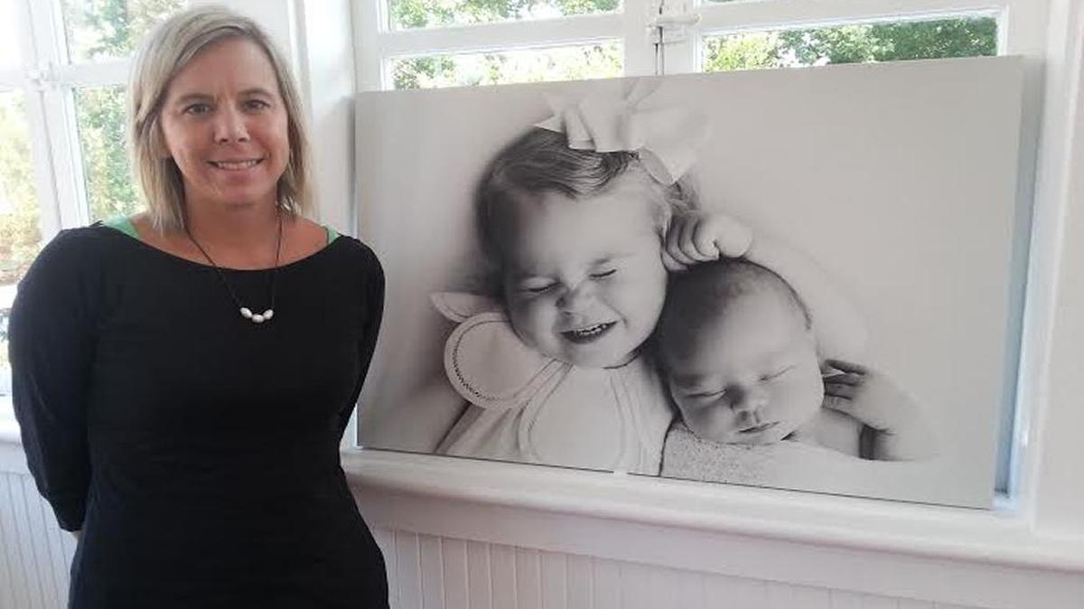 Holly Tye photographs newborns.