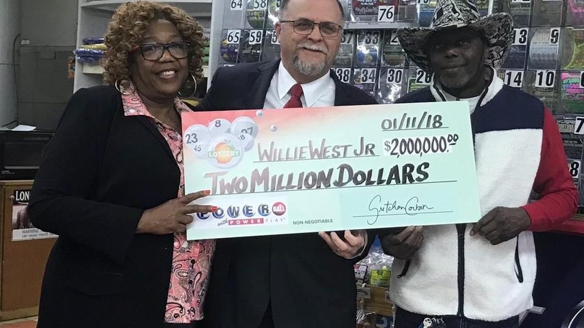 From left to right: Mary Alice West, Georgia Lottery district manager Jeff Smith and winner Willie West Jr.