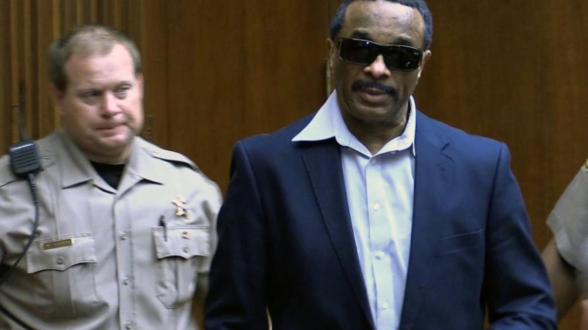Carlton Gary, right, enters the courtroom during a January 2017 hearing.