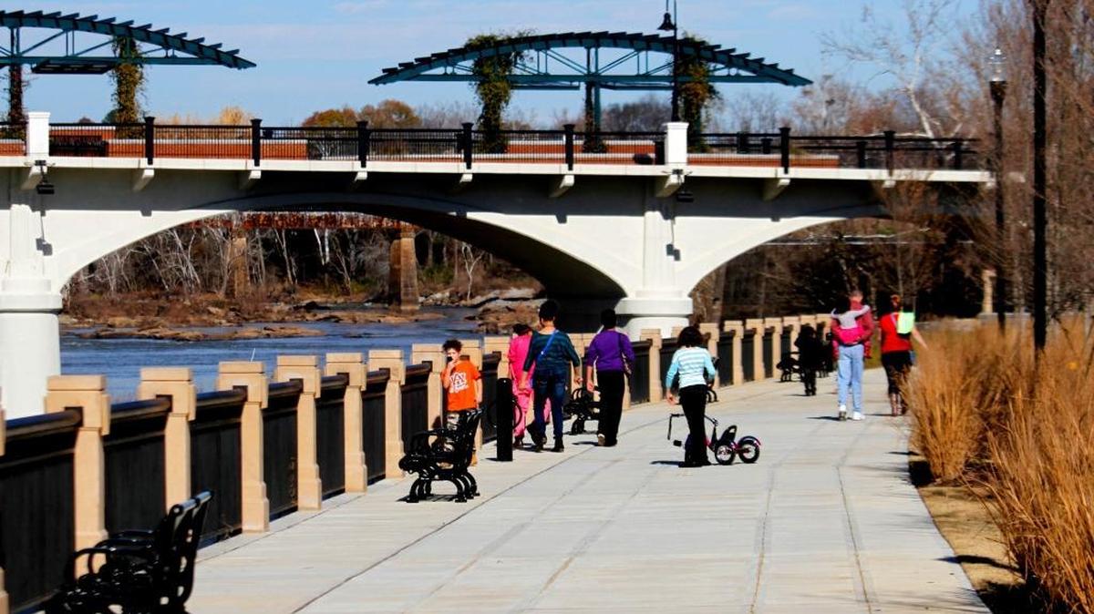 The RiverWalk heading north towards the 14th Street Pedestrian Bridge.