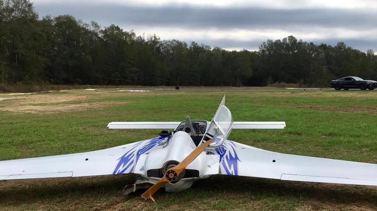Aircraft crashed in field