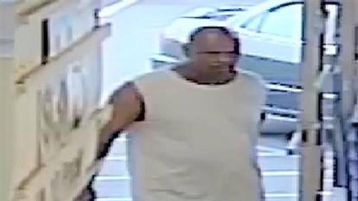Phenix City police seeking robbery suspect