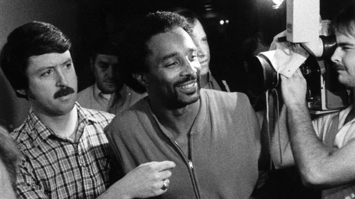 Detective Mike Sellers escorts Carlton Gary through the Columbus Police Department in 1984.