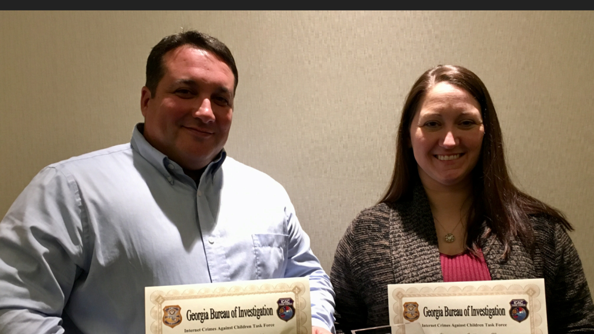 Police officers John Bailey, Amanda Hogan got awards