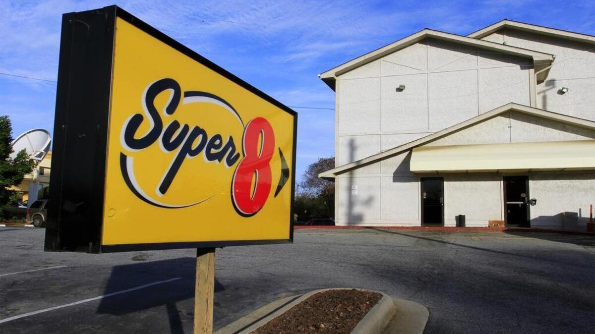 A Fort Mitchell, Ala., man was Columbus’ first homicide victim of 2014 after he was shot at the Warm Springs Road Super 8 Motel. Troy Saunders, 39, was pronounced dead at 1:10 a.m.