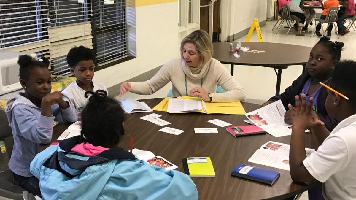 RiverCenter Readers volunteer Pat Kelley helps students at Davis Elementary School.