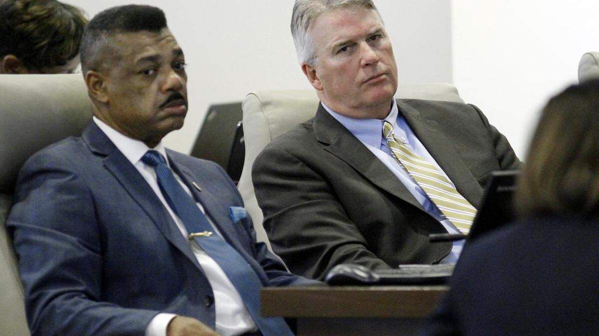 ROBIN TRIMARCHI rtrimarchi@ledger-enquirer.comColumbus City Manager Isaiah Hugley, left, and City Councilman Skip Henderson listen to presentations during the city council meeting Tuesday at the Citizens Service Center. 02.09.16
