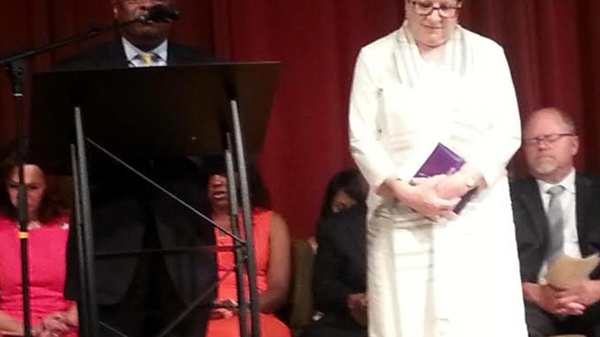 Rev. J.H. Flakes III, Rabbi Beth Schwartz pray.