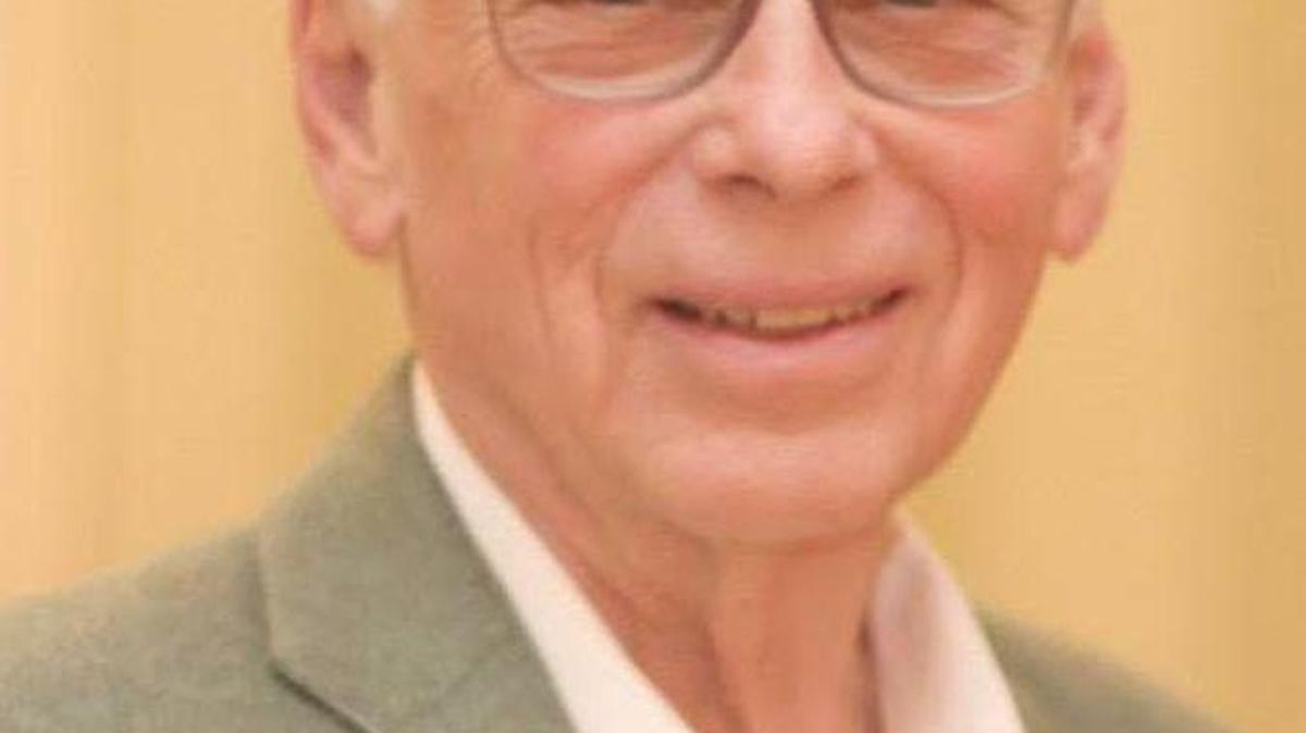 Retired Columbus orthopedic surgeon Max Burr joined the Hughston Clinic staff in 1971.
