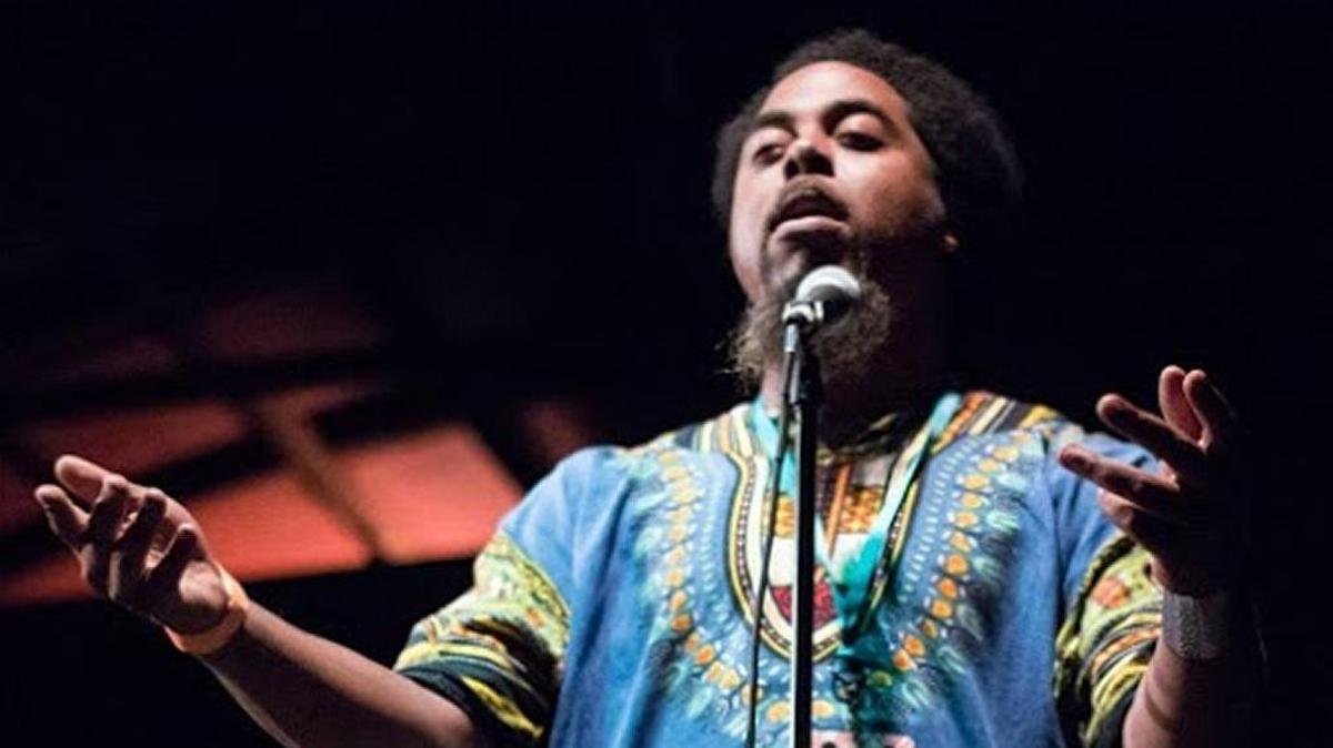 Jonathan Perkins cared for his mother after she was diagnosed with early-onset Alzheimer’s at age 59. On Saturday, he will perform a one-man show about their journey together, 6:30 to 9 p.m., at The Loft on Broadway.