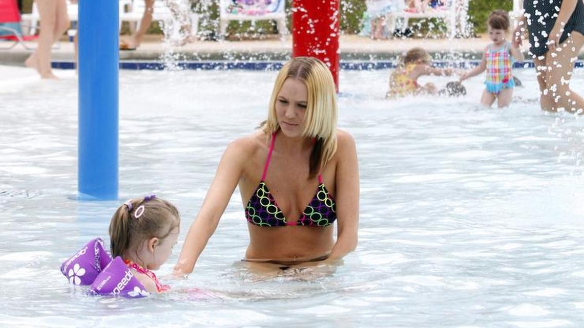 Columbus mayor extends hours at these public pools for the summer