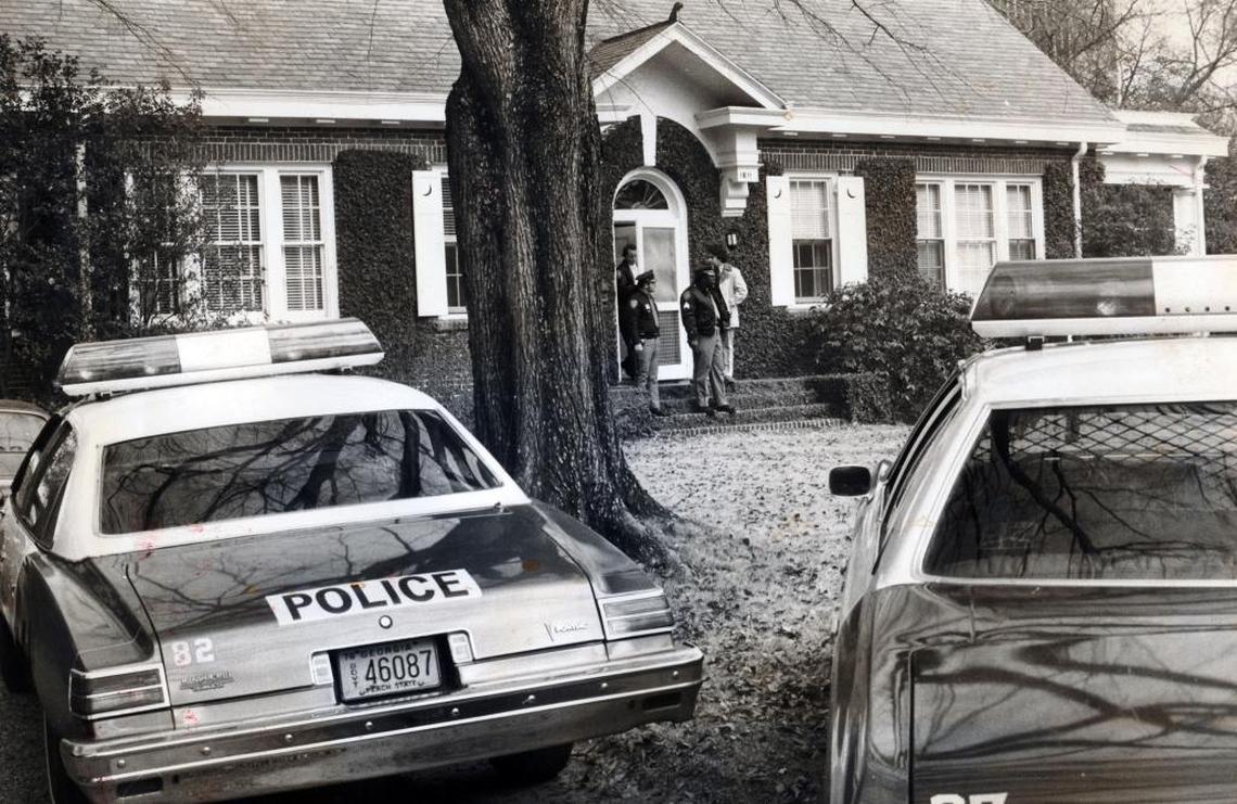 Columbus police converge on the scene of Kathleen Woodruff’s murder, Dec. 28, 1977.