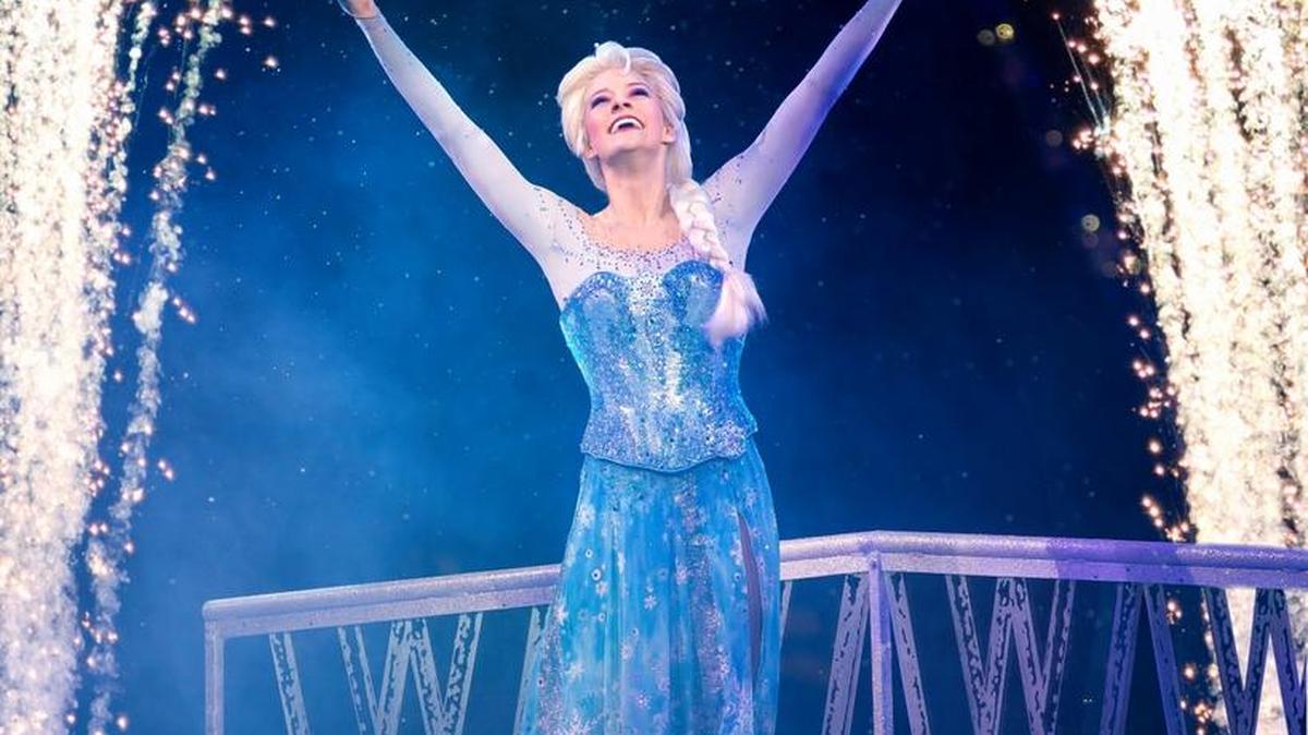 Dora Vikar plays Elsa from ‘Frozen’