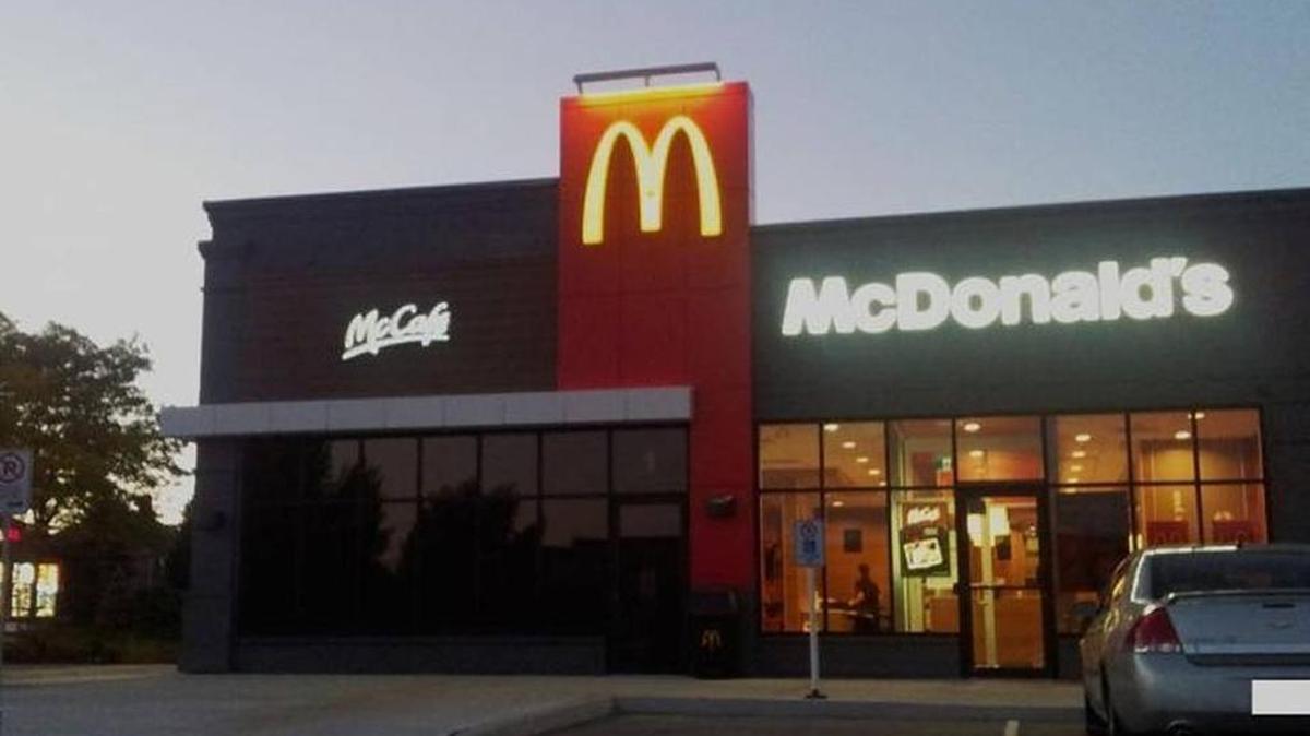 McDonald’s hopes $1 soft drinks will help slumping sales.