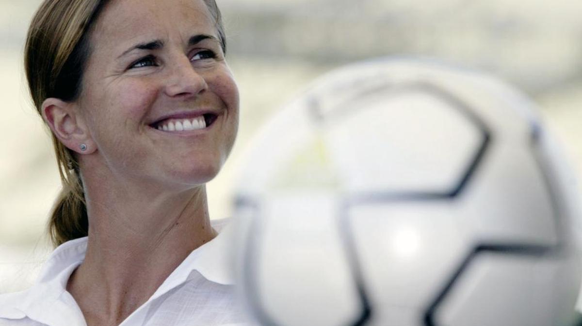 FILE - In this May 13, 2004, file photo, San Jose CyberRays soccer star Brandi Chastain is shown during a news conference in Carson, Calif. Chastain, who scored the game-winning penalty kick that gave the United States the 1999 Women's World Cup title, has pledged to donate her brain for concussion research when she dies.