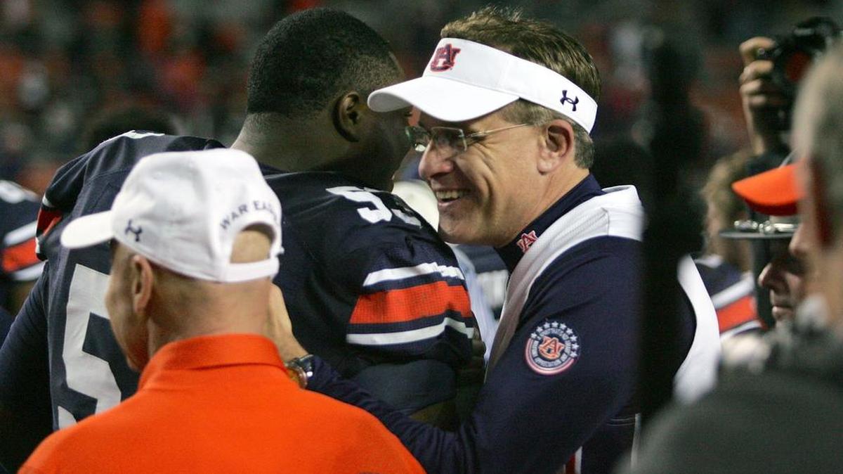 Auburn coach Gus Malzhan received a one-year contract extension Monday.