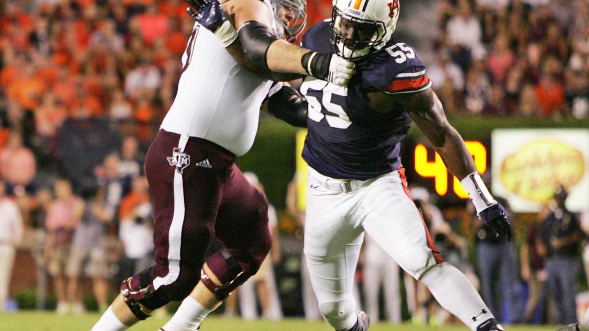 Auburn defensive lineman Carl Lawson rushes the passer Saturday, Sept. 17, 2016 at Jordan-Hare Stadium.