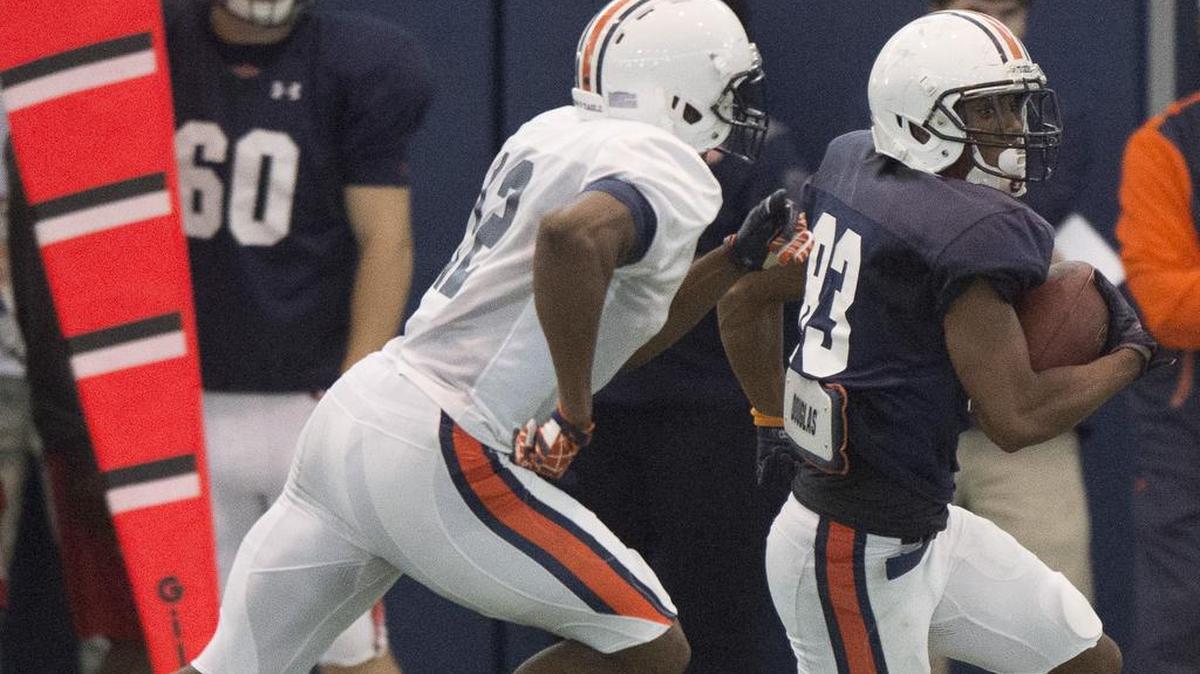 Auburn wide receiver Ryan Davis, No. 83, runs with the football at spring practice on Saturday, April 2, 2016.
