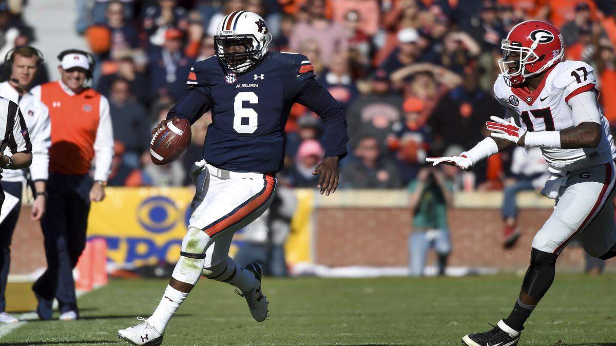 Auburn QB Jeremy Johnson (6) runs out of bounds against Georgia on Saturday, Nov. 14, 2015. (Zach Bland/Auburn Athletics)