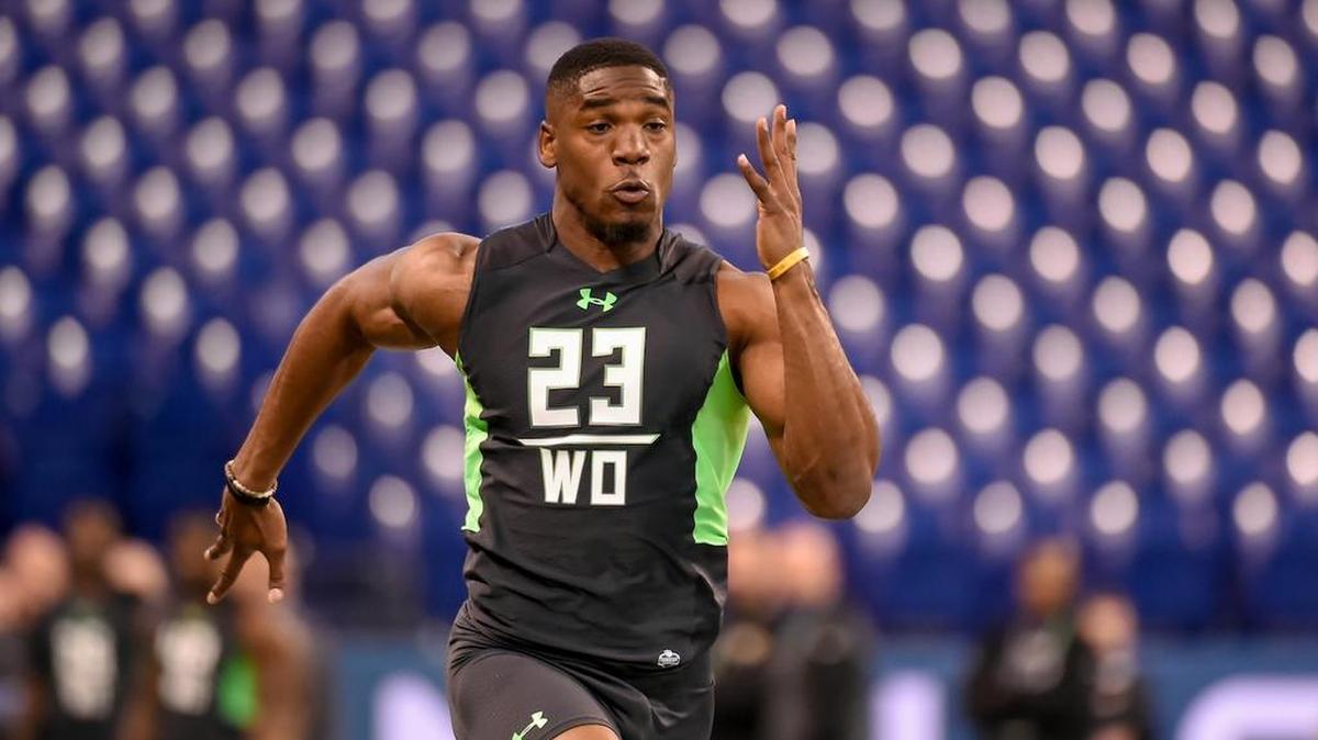 Auburn receiver Ricardo Louis runs the 40 yard dash at the NFL football scouting combine, Saturday, Feb. 27, 2016, in Indianapolis.