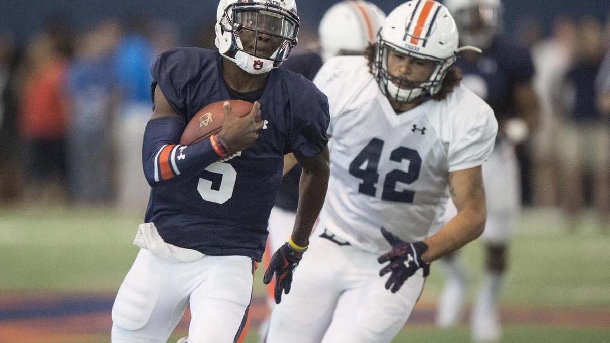 Auburn quarterback John Franklin III, No. 5, runs the ball at spring practice on April 2, 2016.