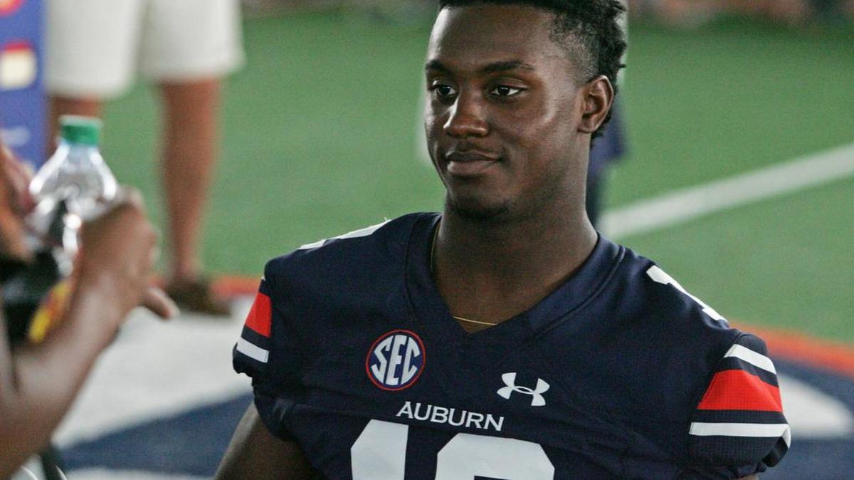 Auburn receiver Eli Stove talks with fans at the program's annual Fan Day on Sunday, August 14, 2016.