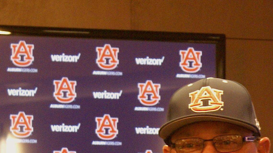 Auburn athletic director Jay Jacobs, right, introduces new baseball coach Butch Thompson Thursday, Oct. 22, 2015. 