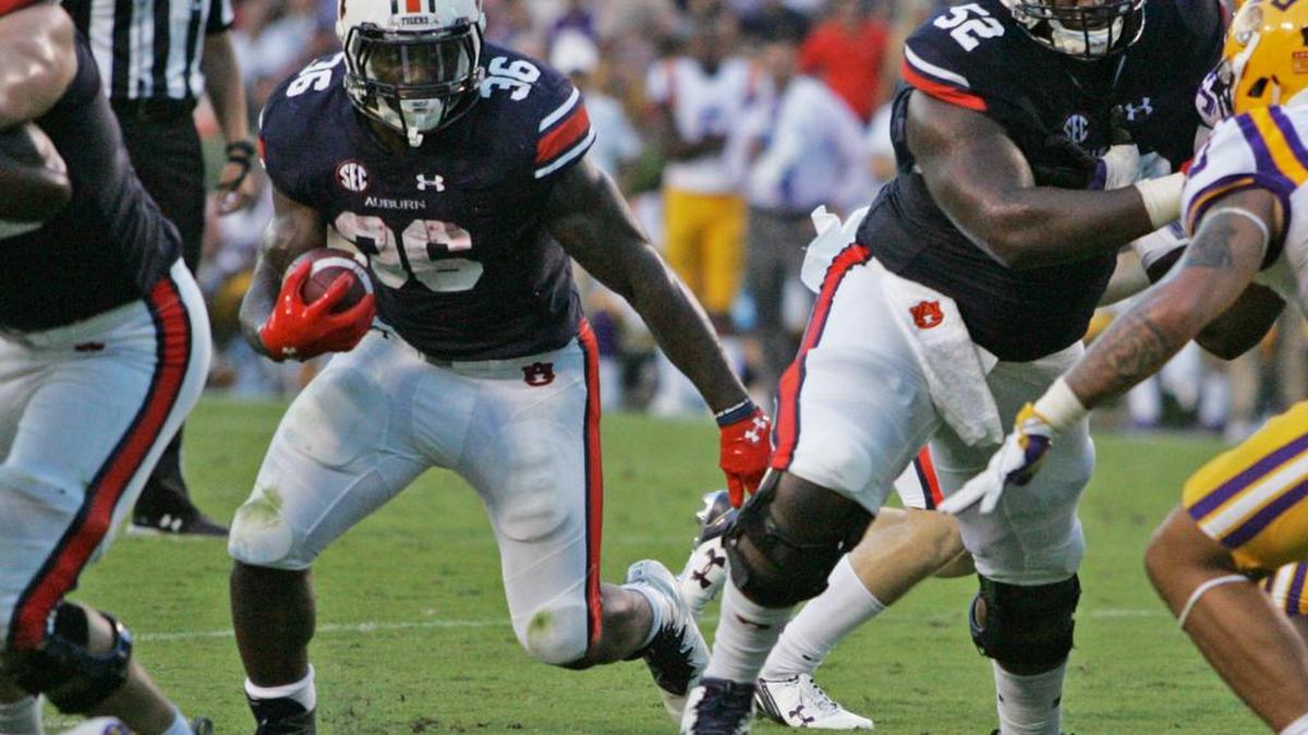 Auburn running back Kamryn Pettway runs the ball against LSU Saturday, Sept. 17, 2016 at Jordan-Hare Stadium.